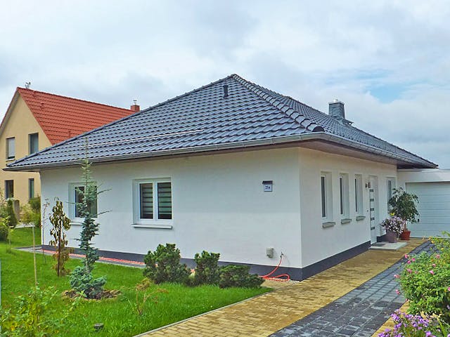 200 sqm bungalow floor plan – example of a large new build 200 sqm bungalow floor plan: large single-level bungalow as a new build, example image for the area